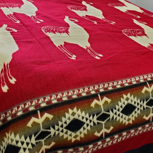 RED ALPACAS DESIGN COZY, ULTRA SOFT, BLANKET - Picture 3 of 4
